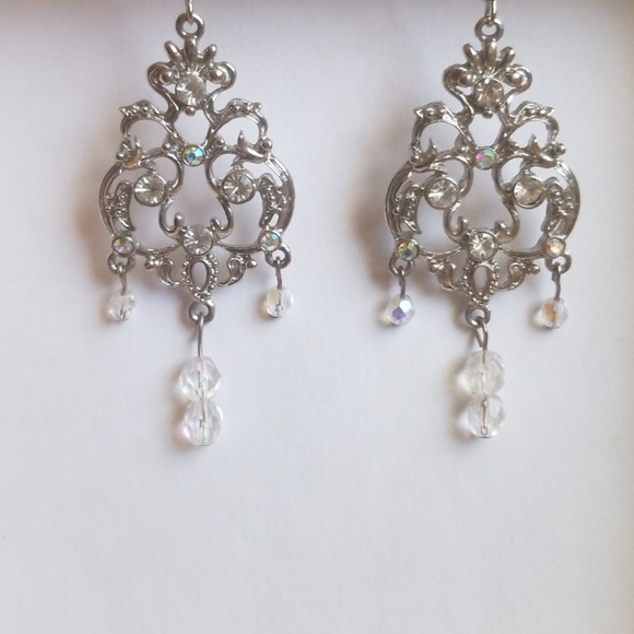 Handmade beautiful necklace with matching earrings. - Picture 3 of 3